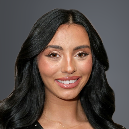 Head shot of Joanna Lograsso