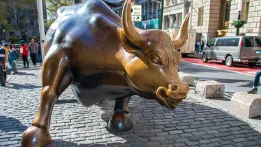 Wall Street bull statue 